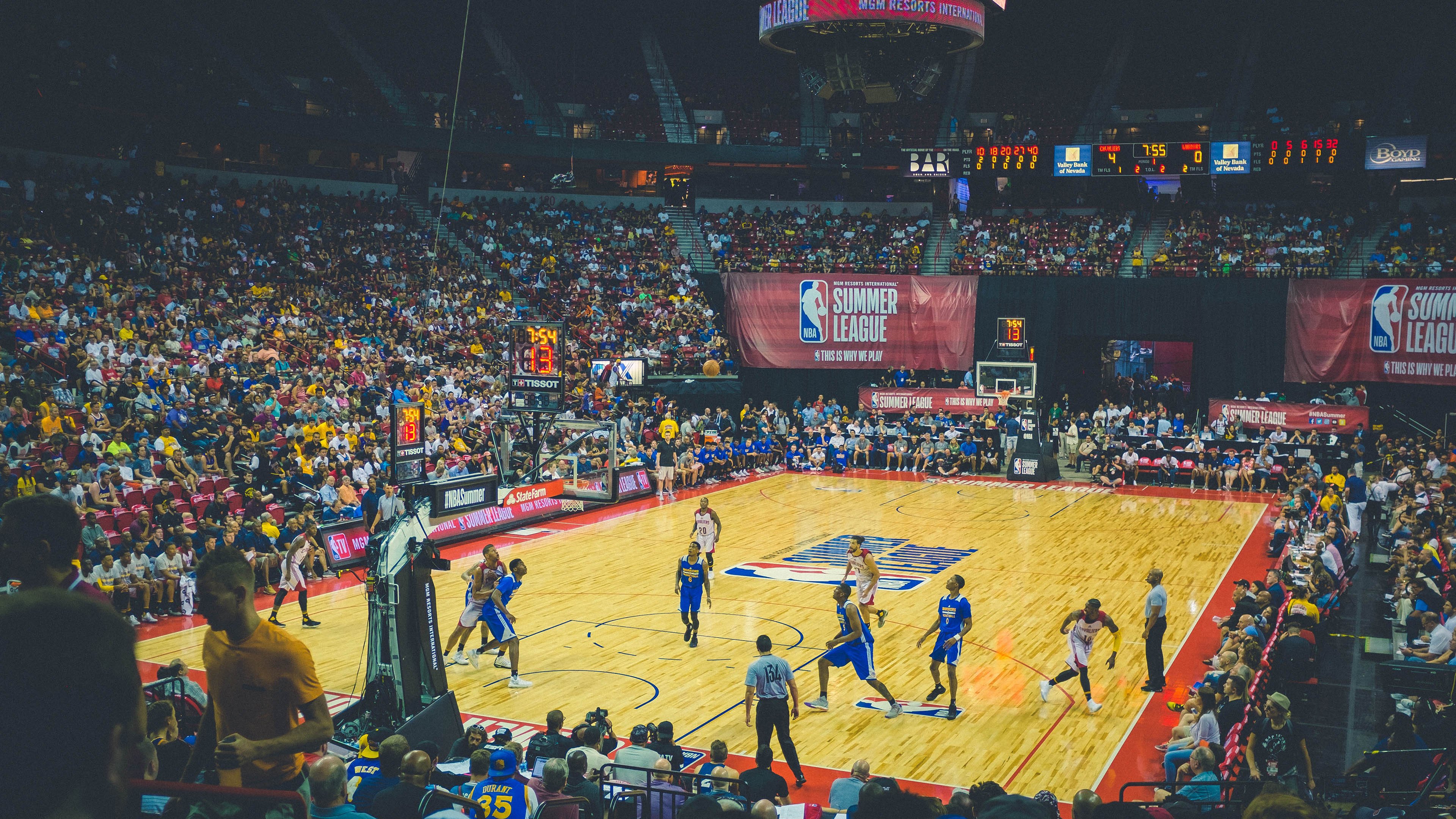AYX体育-逆境战术调整：大牌球队如何应对场上劣势？，nba逆境最强球员